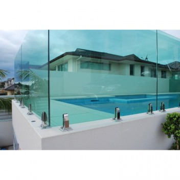 Glass protections for swimming pool